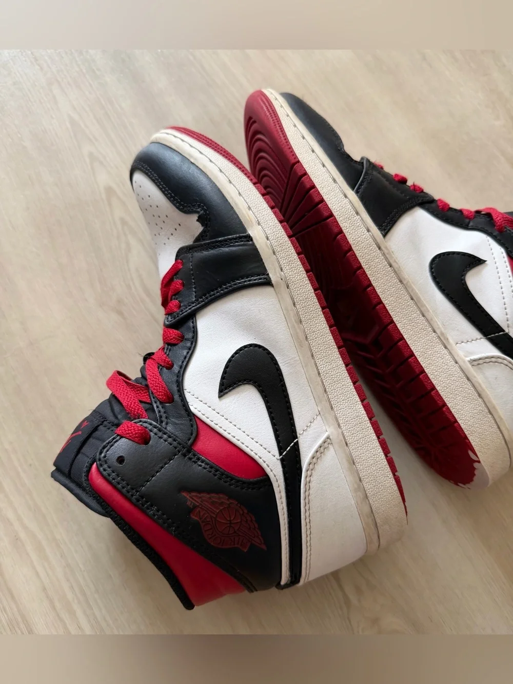 Jordan Air Jordan 1 Mid Gym Red Black Toe White Red Black DQ8426-106 Sz 7.5